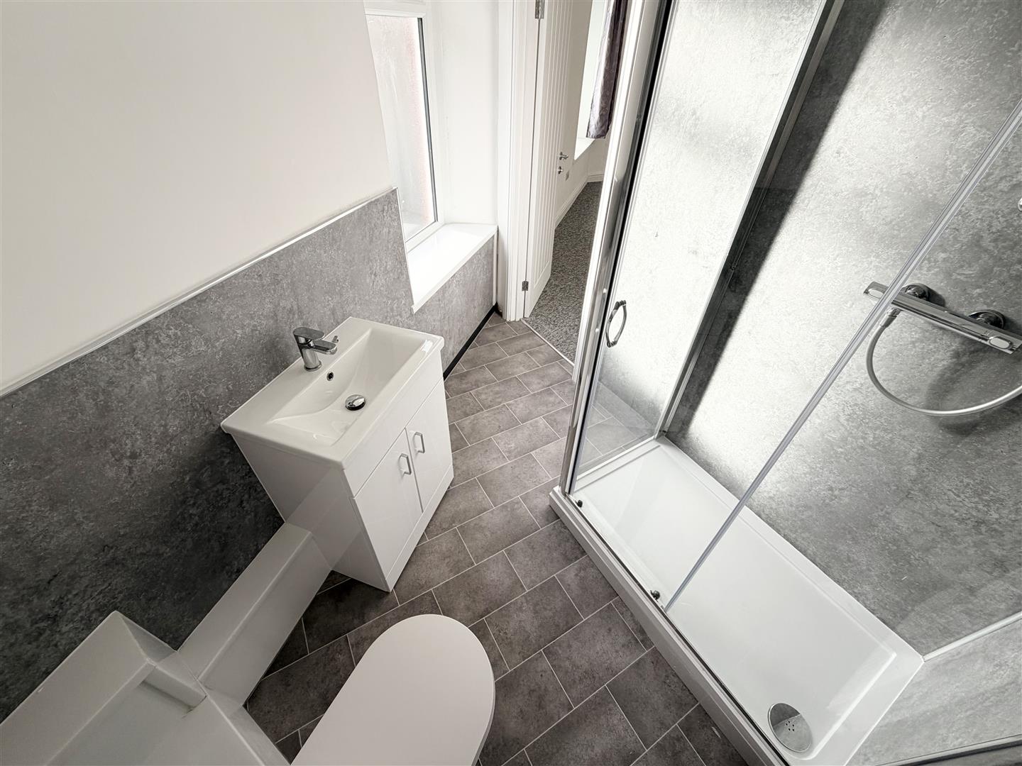 house for rent commercial street