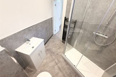 house for rent commercial street