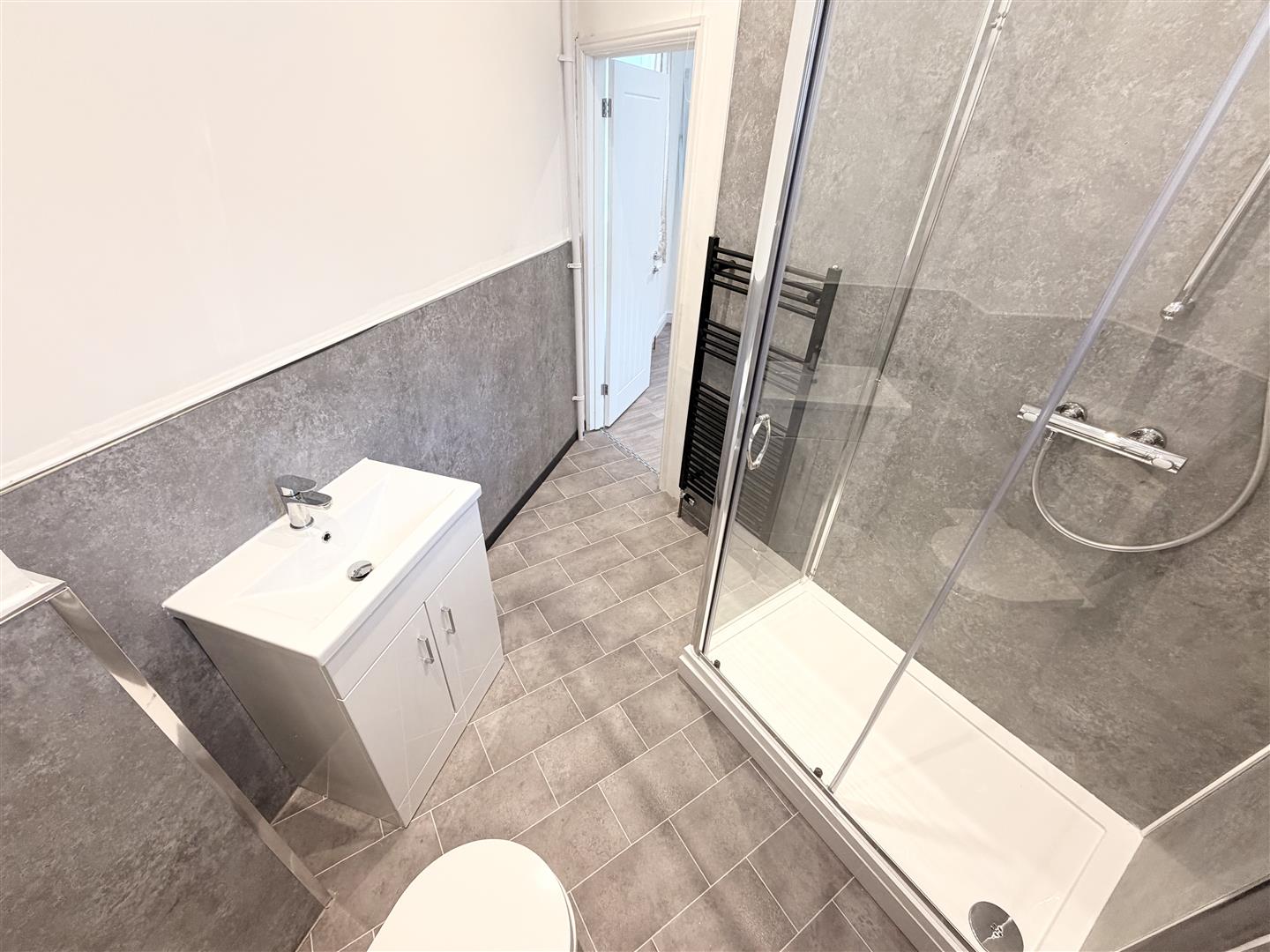 house for rent commercial street