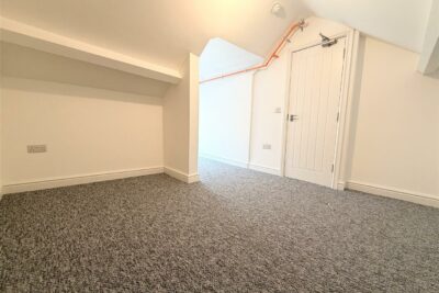 house for rent commercial street