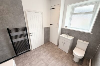 house for rent commercial street