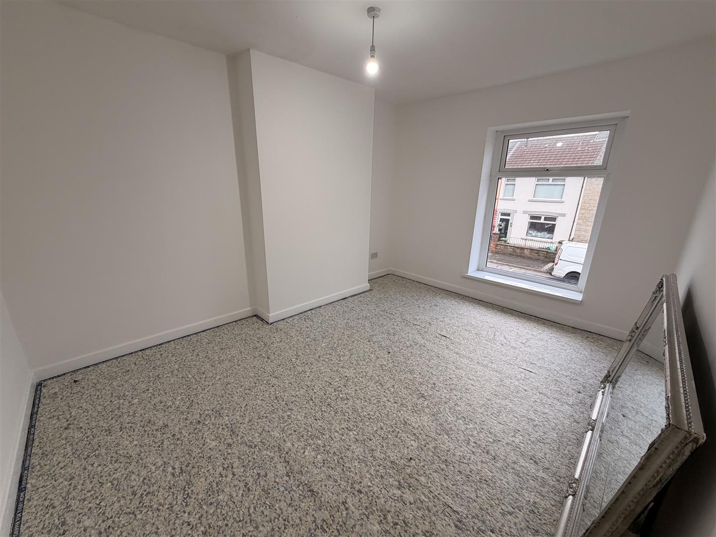 house for rent commercial street