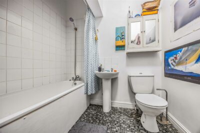 flat for sale victoria road north