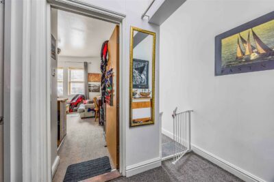 flat for sale victoria road north