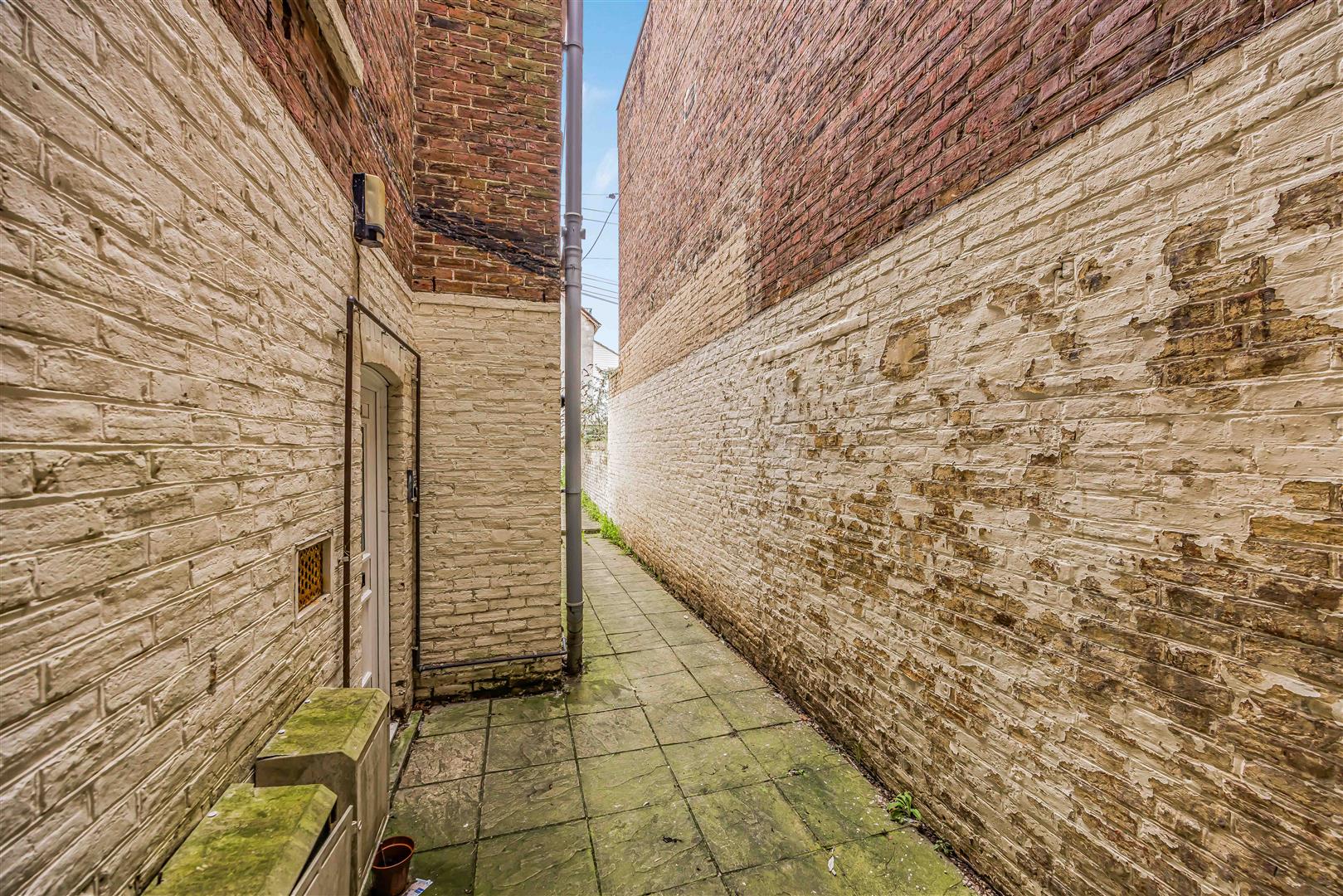 flat for sale victoria road north