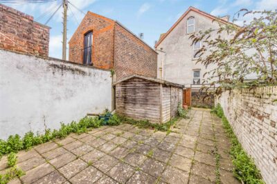flat for sale victoria road north