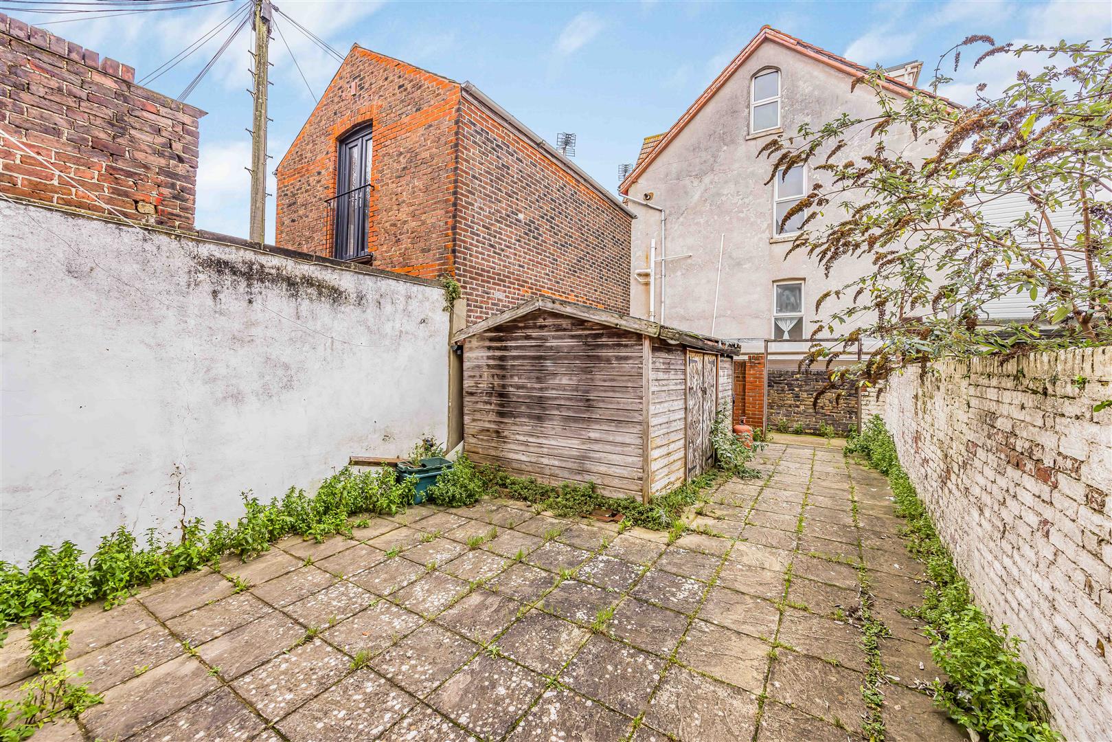 flat for sale victoria road north