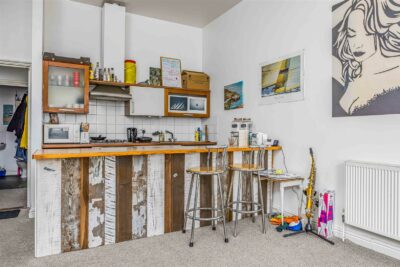 flat for sale victoria road north