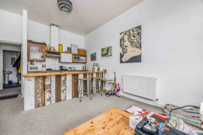 flat for sale victoria road north