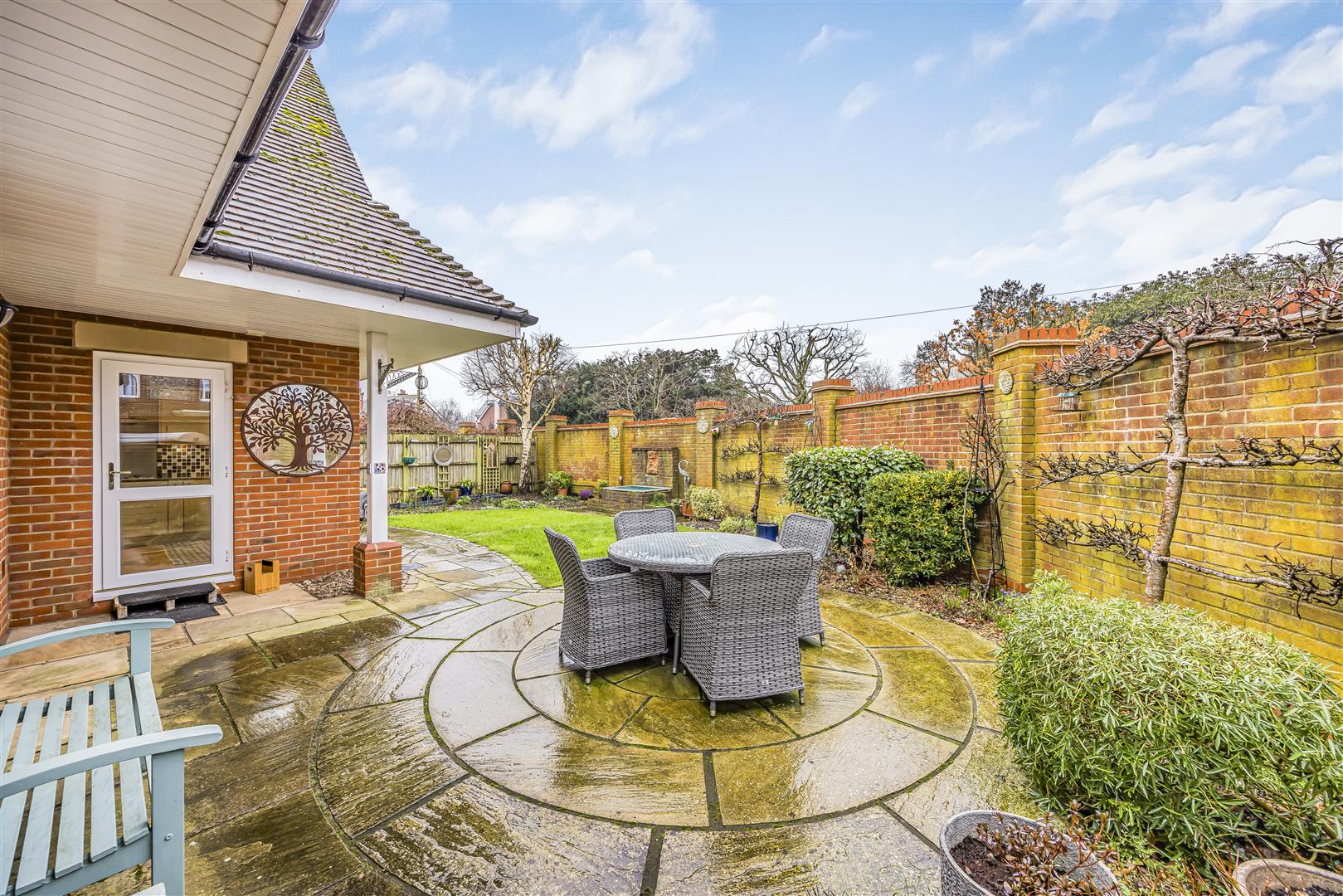 house - semi-detached for sale clarendon close
