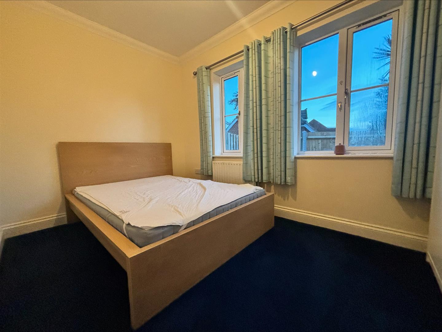 room for rent 12 maple wood