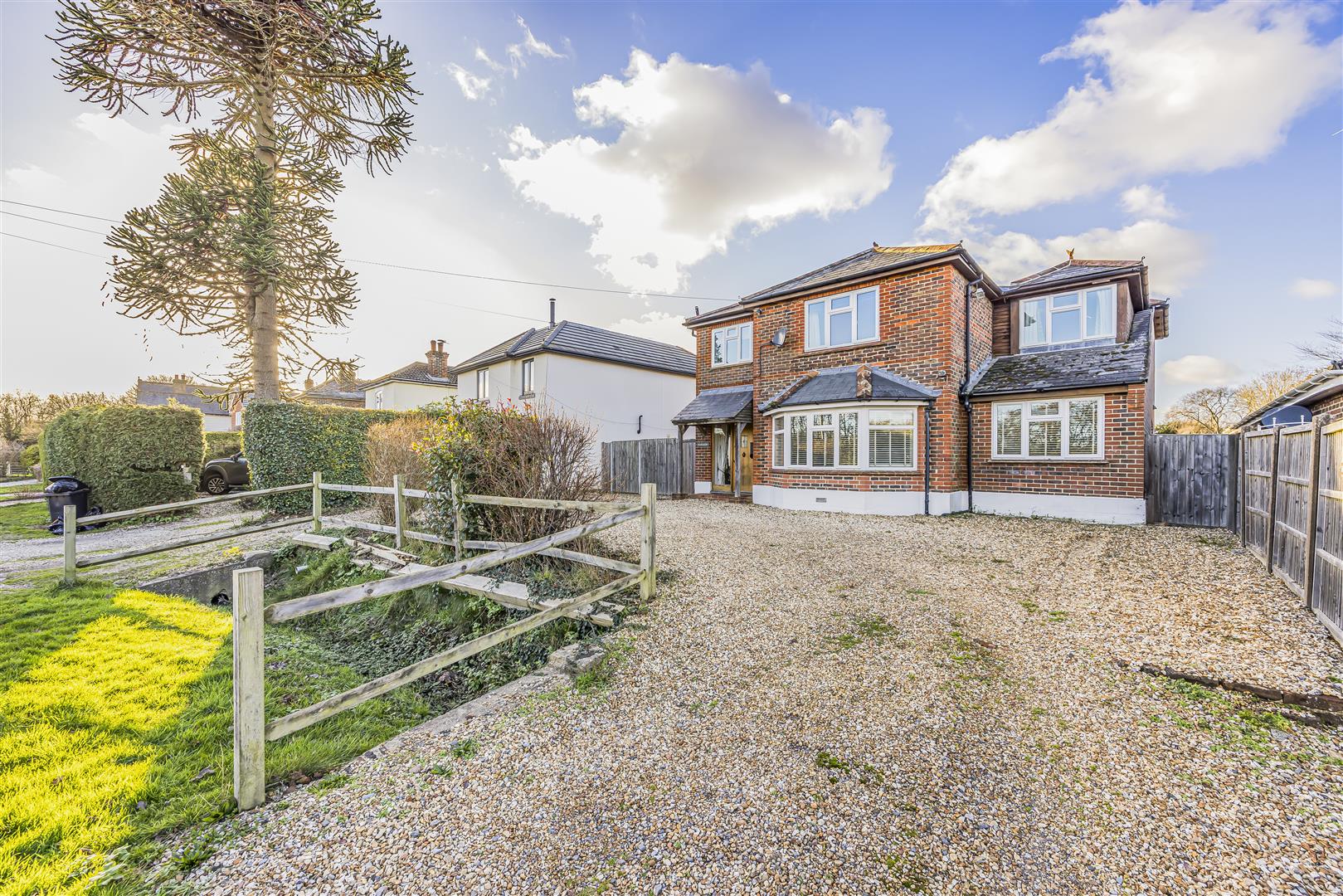 house - detached for sale south lane