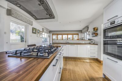 house - detached for sale south lane