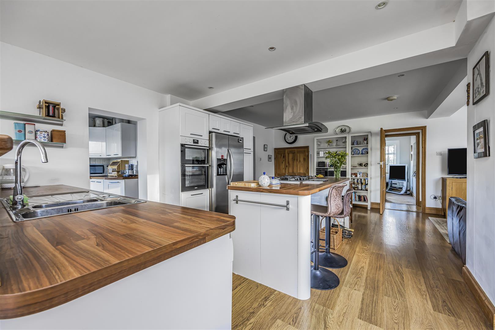 house - detached for sale south lane