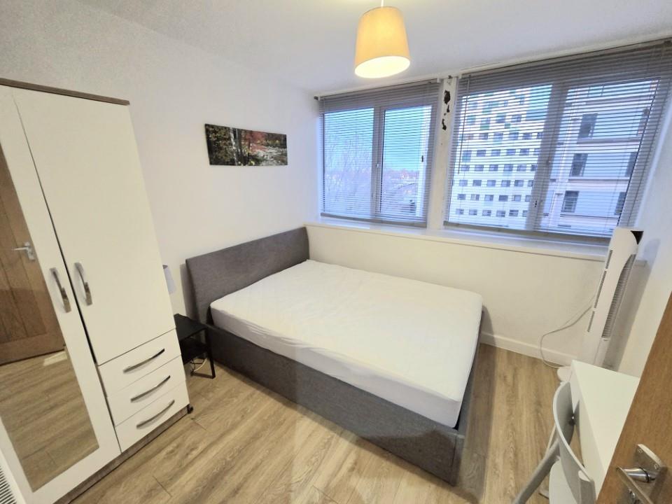 flat for rent isambard brunel road