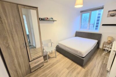 flat for rent isambard brunel road