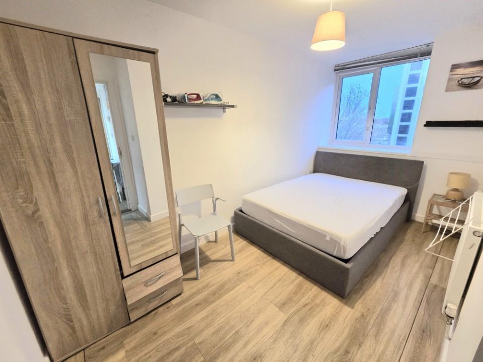 flat for rent isambard brunel road