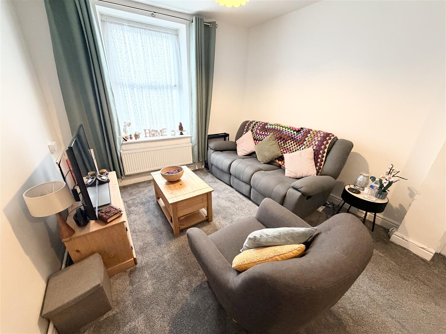 house - terraced for rent tynybedw street