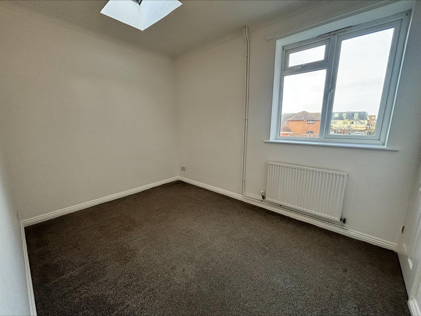 flat for rent winsor close