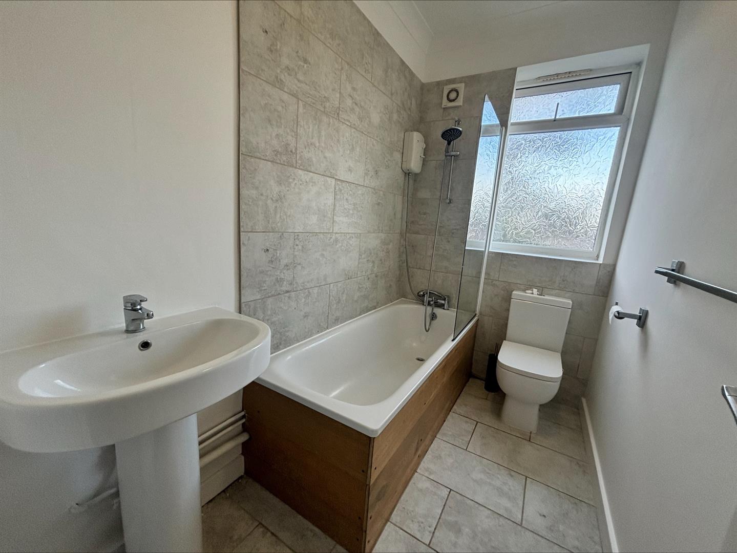 flat for rent winsor close