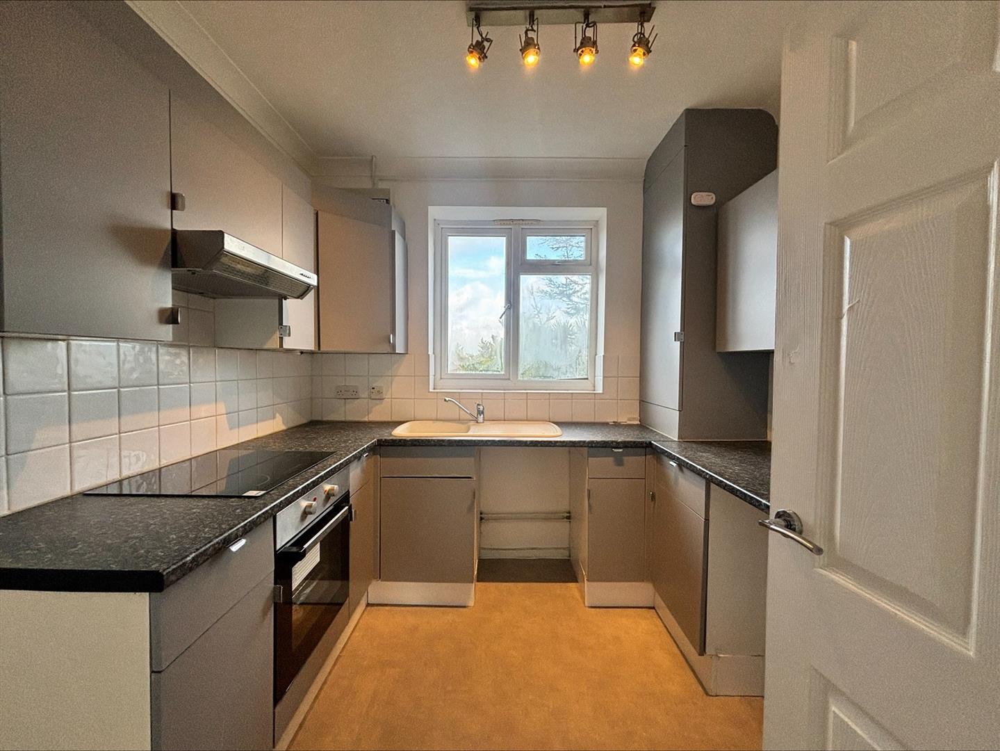 flat for rent winsor close