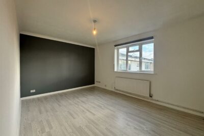 flat for rent winsor close