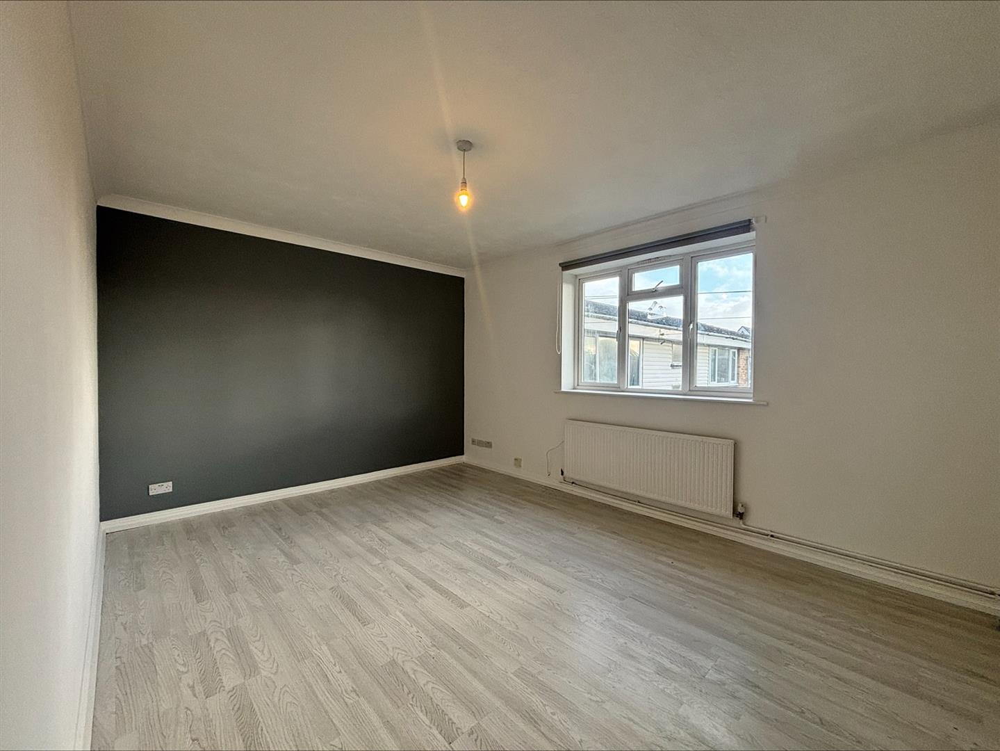 flat for rent winsor close