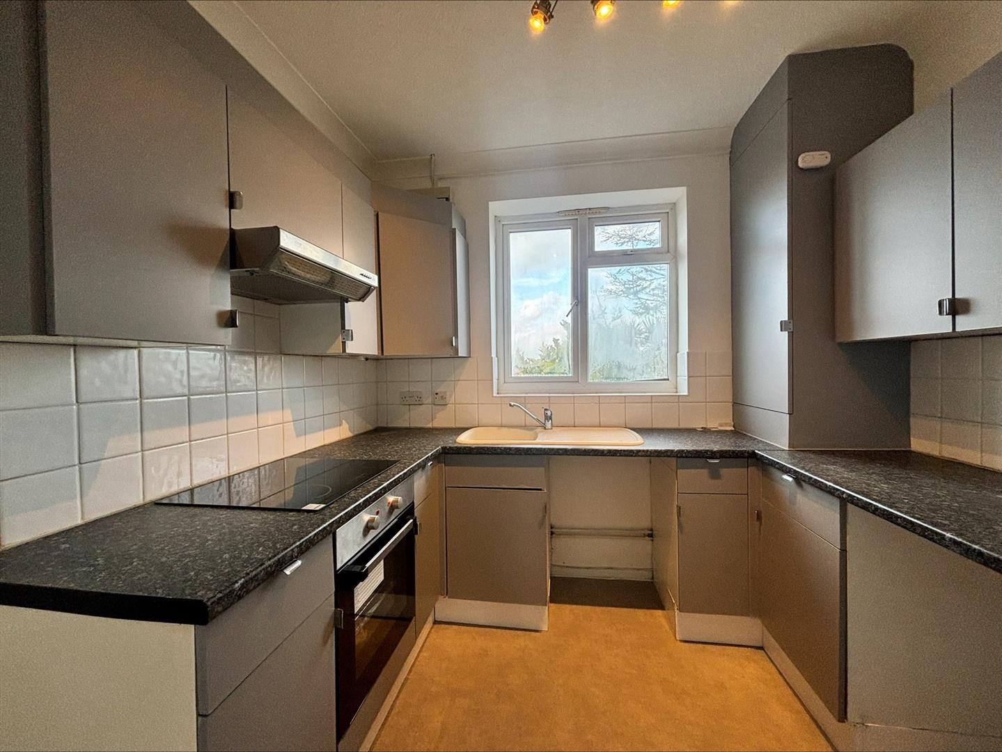 flat for rent winsor close
