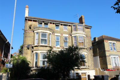 flat for rent victoria road north