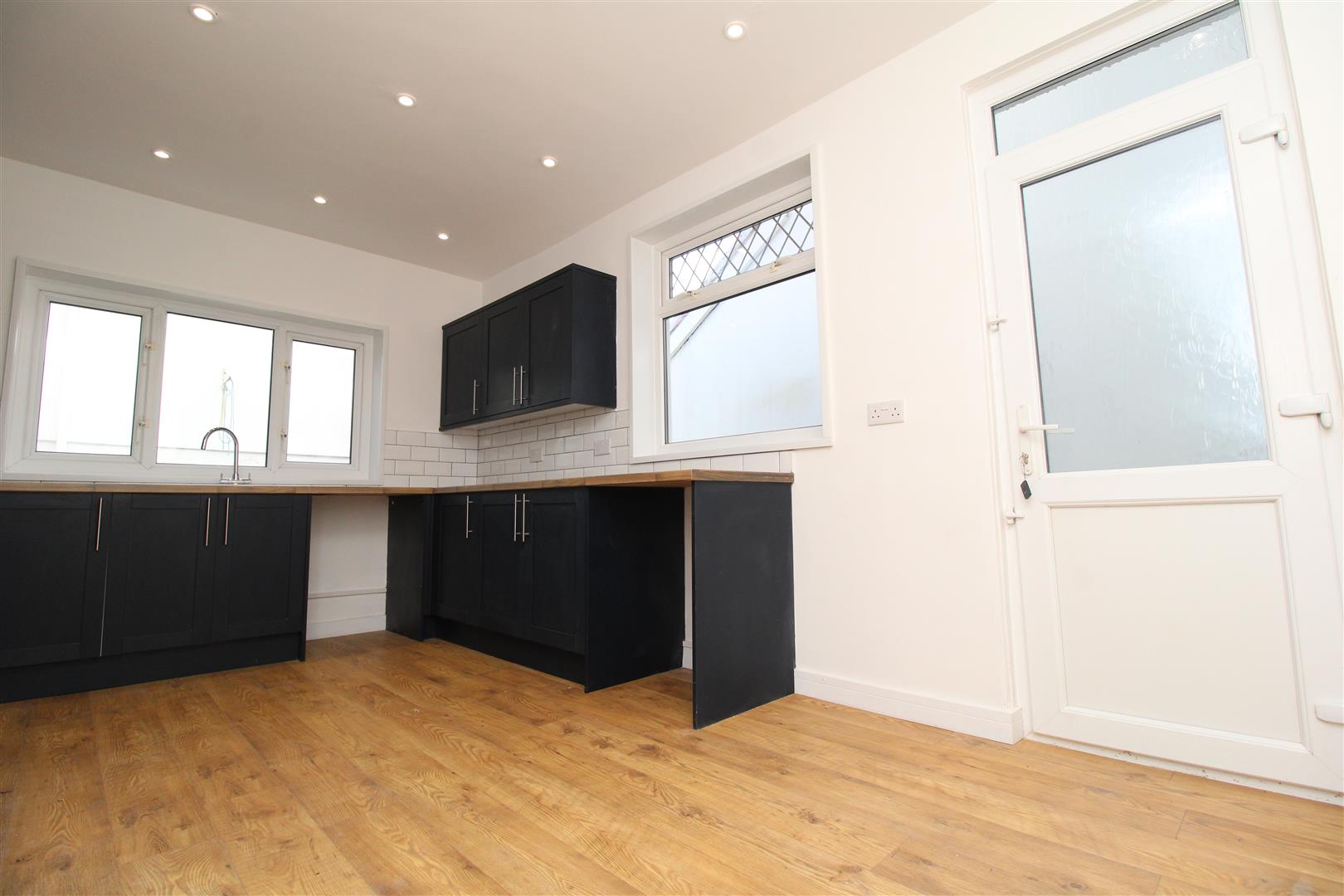 house for rent cemetery road