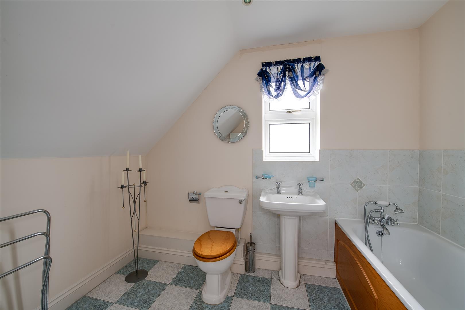 room for rent 12 maple wood