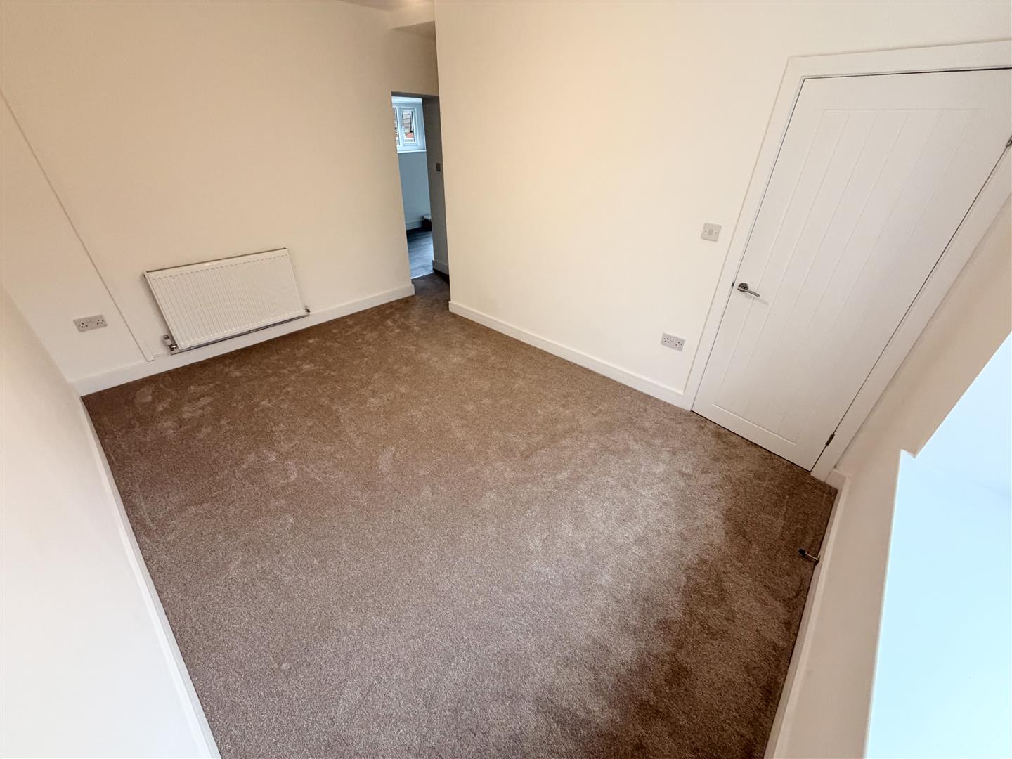 house - end terrace for rent shady road