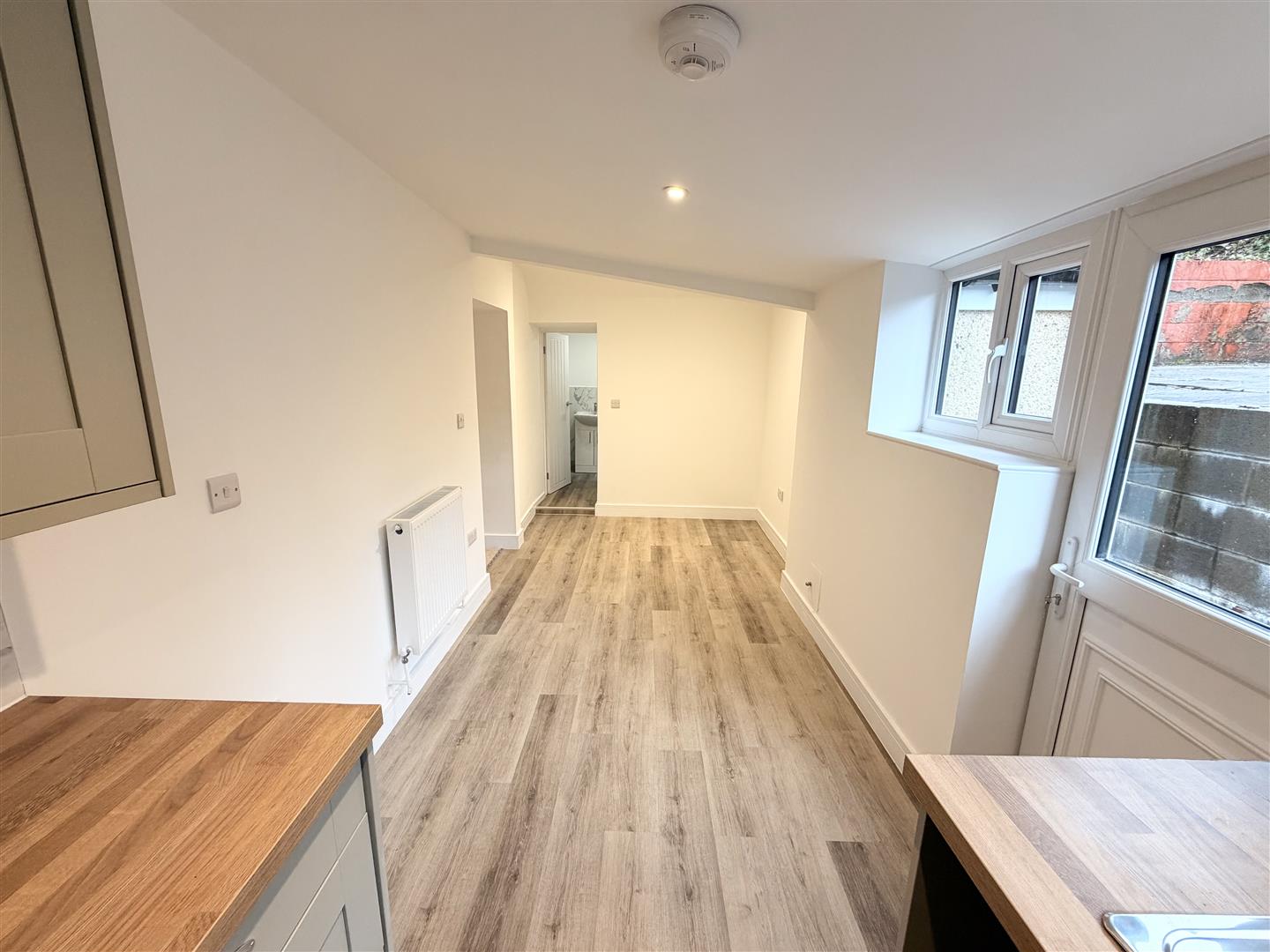 house - end terrace for rent shady road