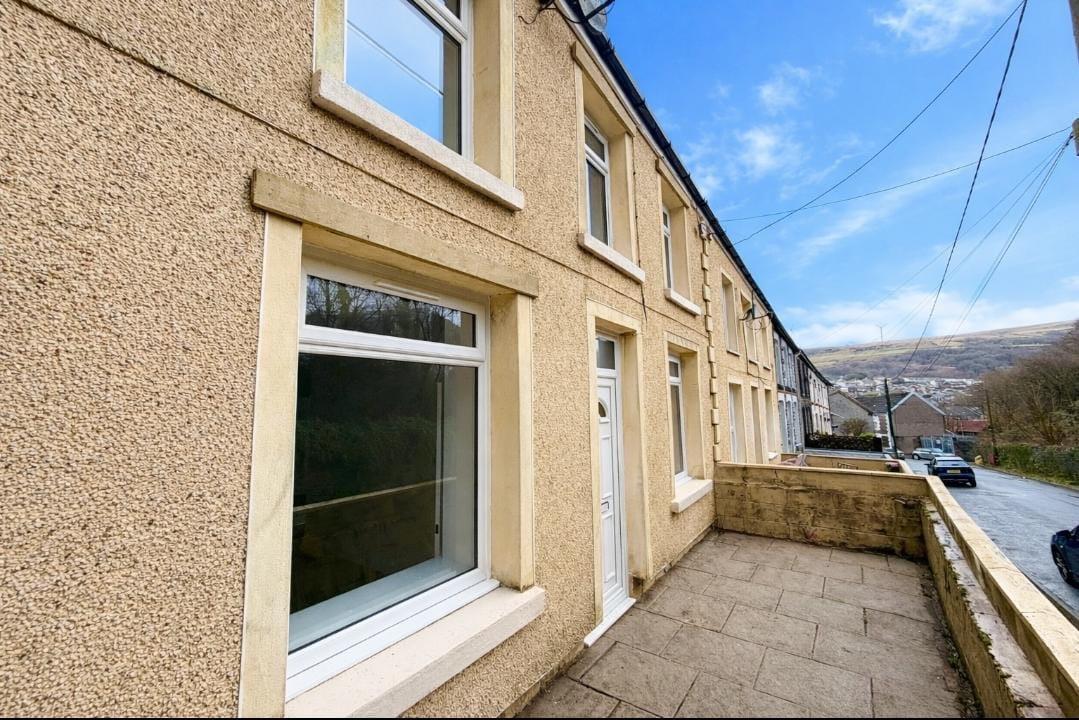 house - end terrace for rent shady road