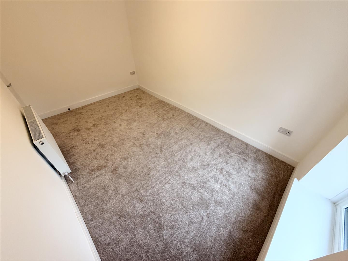 house - end terrace for rent shady road