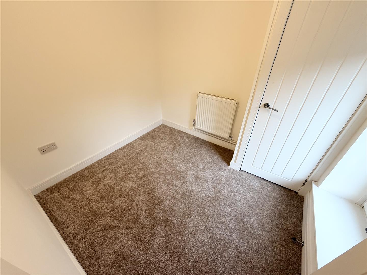 house - end terrace for rent shady road