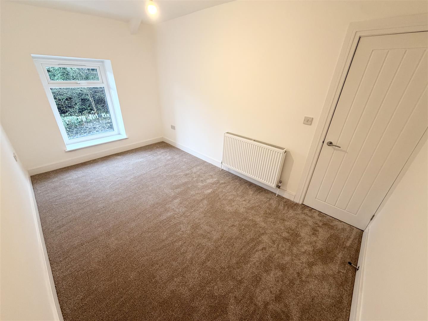 house - end terrace for rent shady road