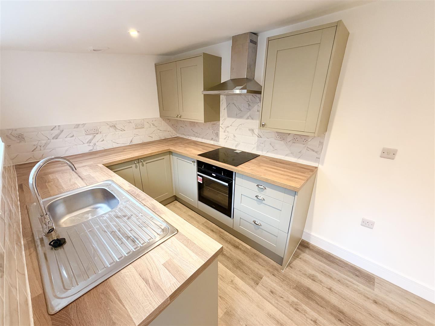 house - end terrace for rent shady road