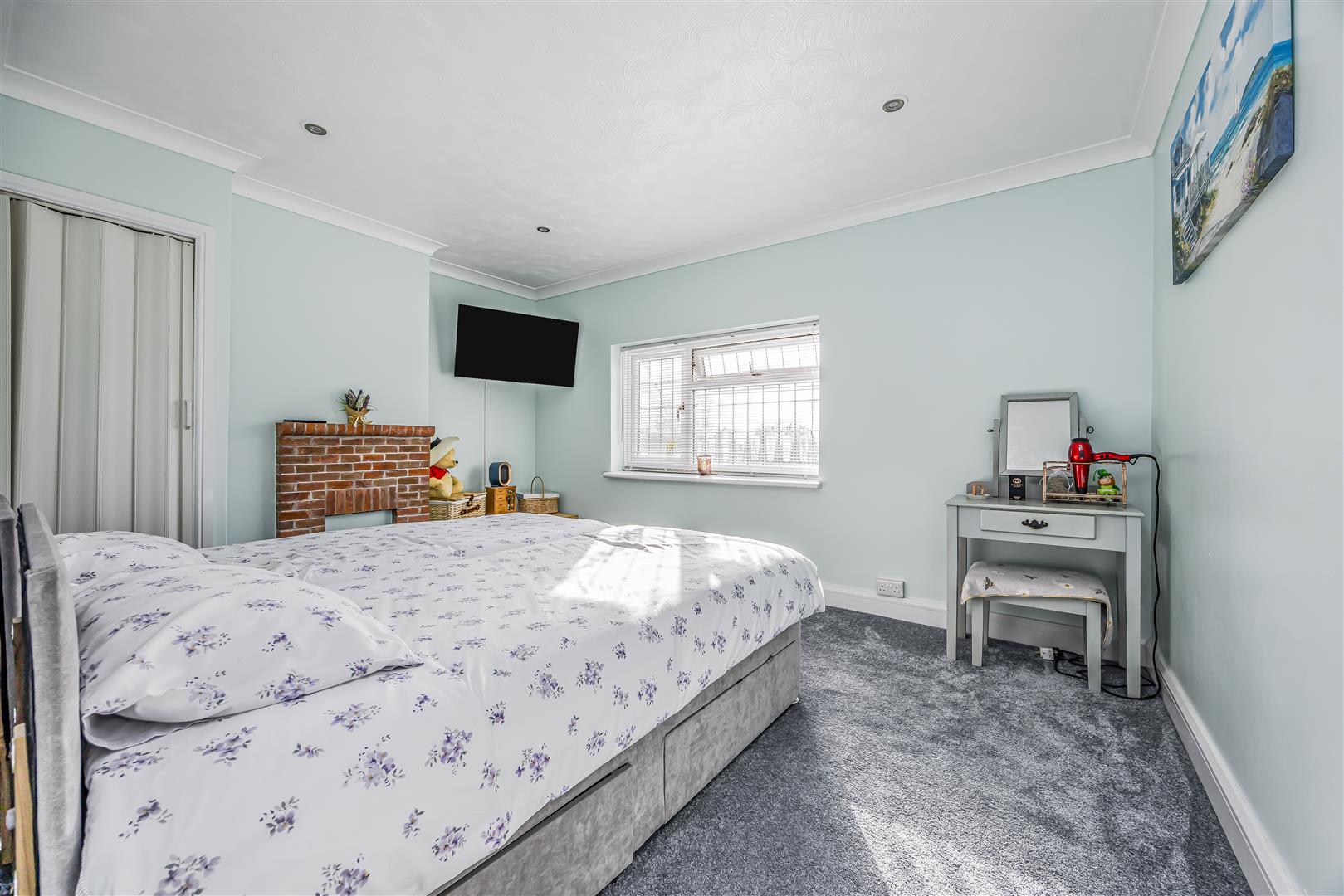 house - semi-detached for sale haresfoot close