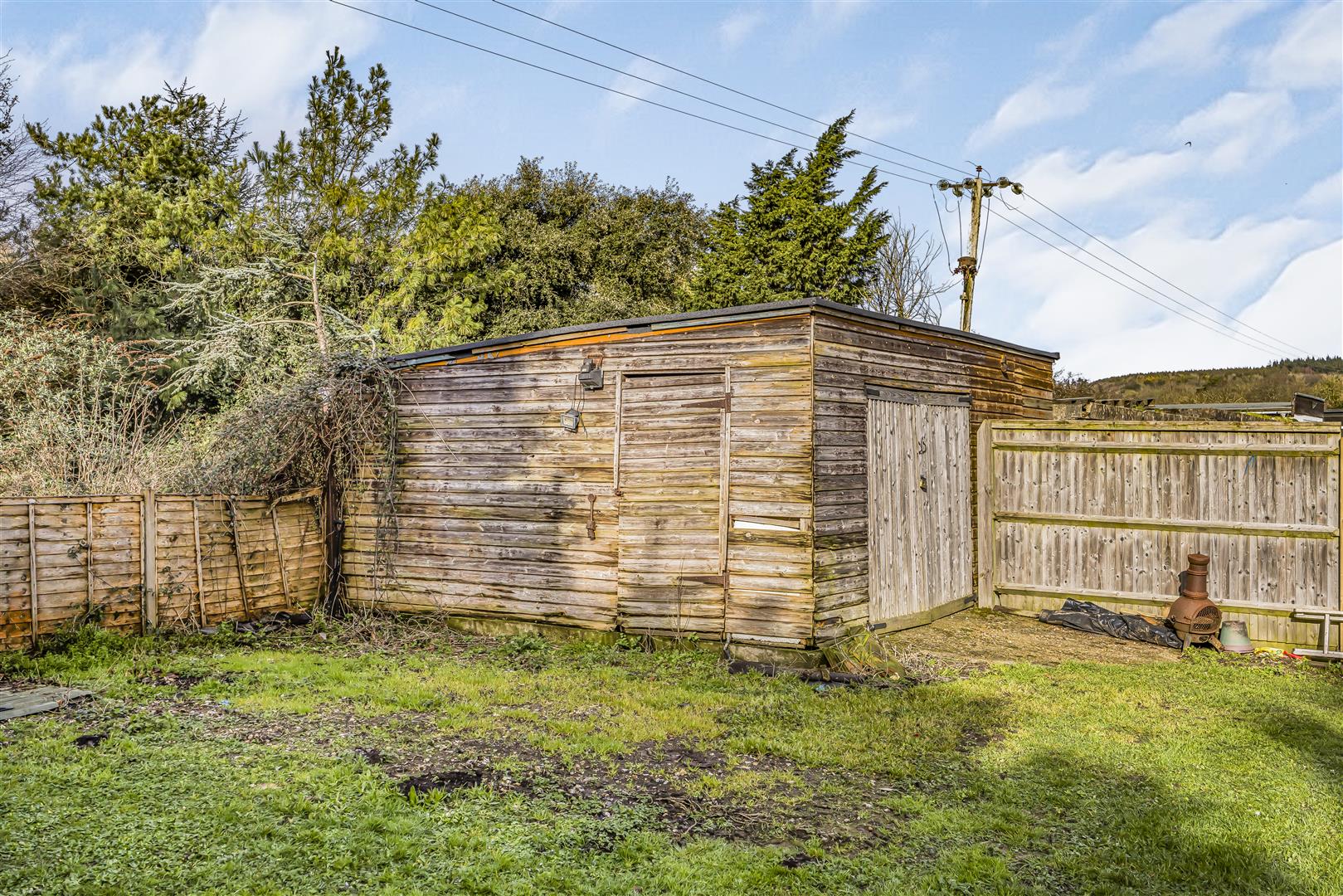 house - semi-detached for sale haresfoot close