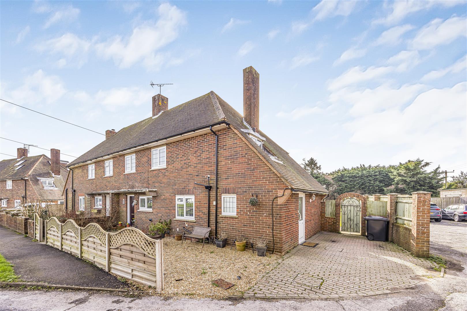 house - semi-detached for sale haresfoot close