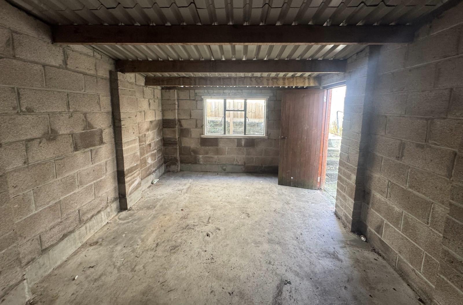 house - terraced for rent wern street