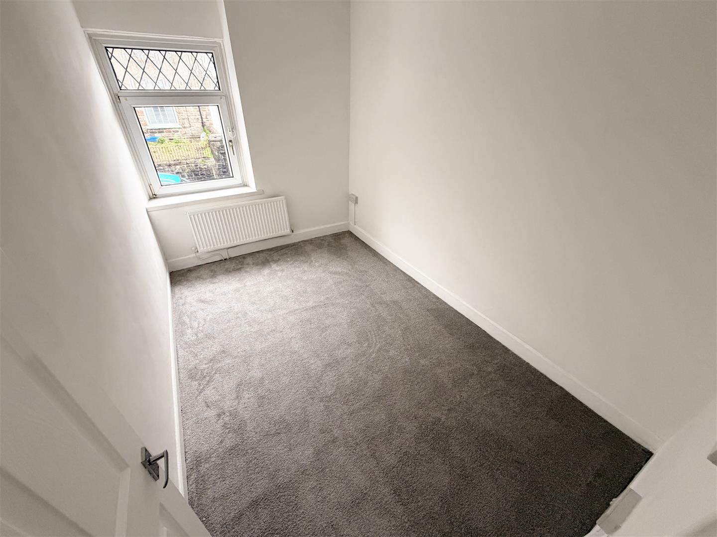 house - terraced for rent wern street