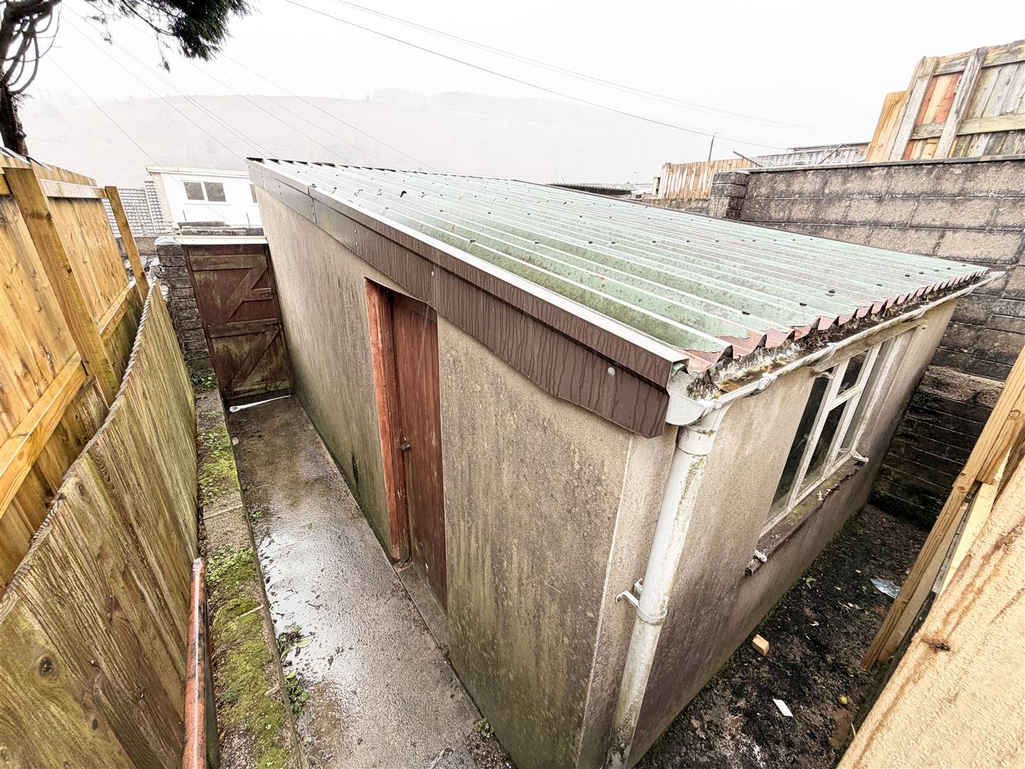 house - terraced for rent wern street