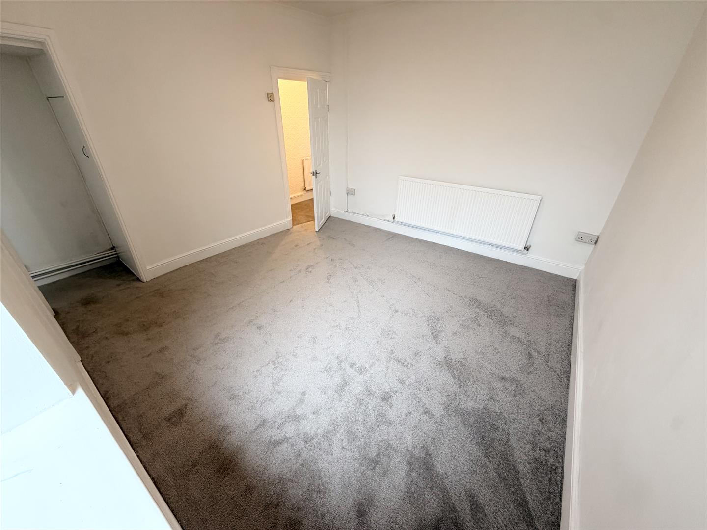 house - terraced for rent wern street