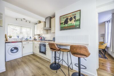 cottage for rent 19 leigh road