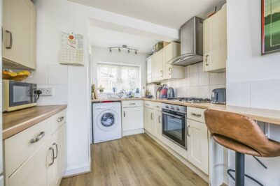 cottage for rent 19 leigh road