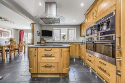 house - detached for sale letcombe place