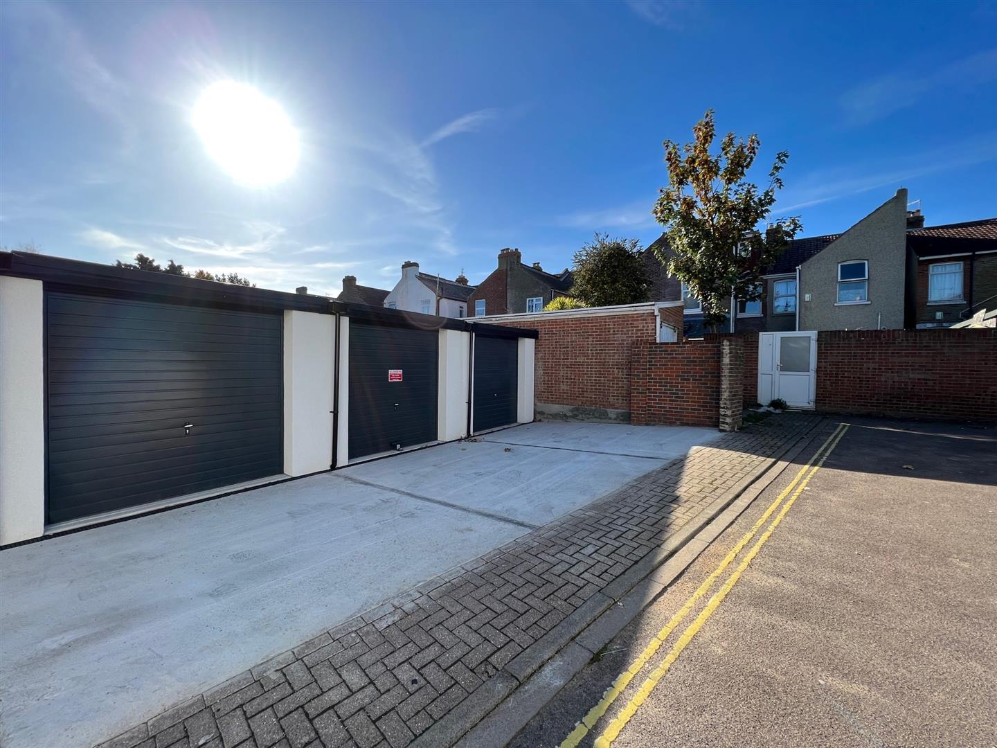 garage for sale brompton road