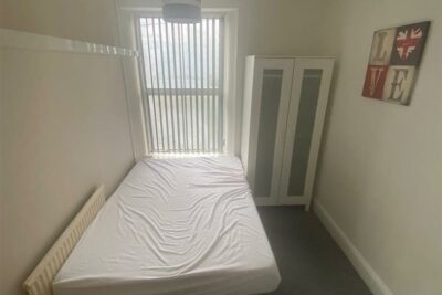 room for rent llantwit road